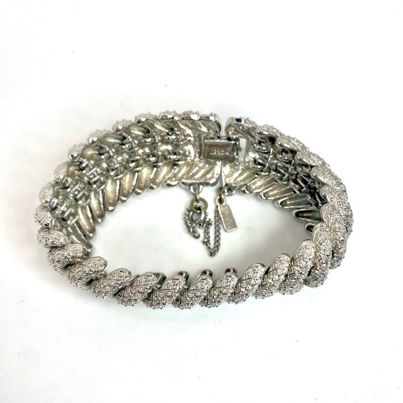 VINTAGE Monet 60’s Etched Silver Tone Link Bracelet and matching clip earrings - Picture 15 of 15